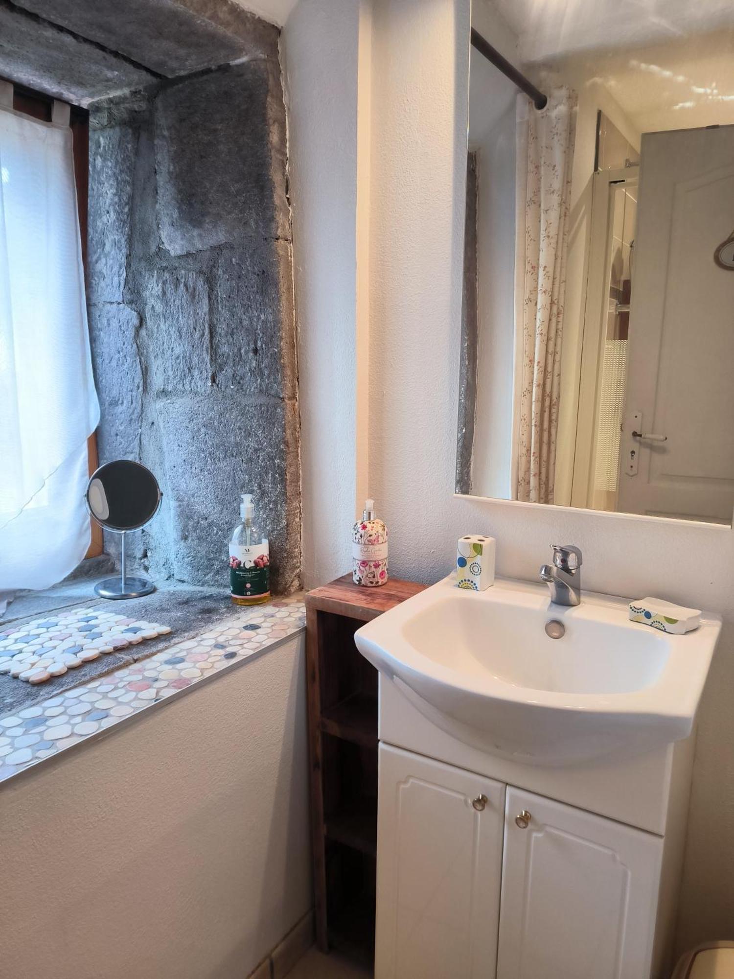 Gites Le Vieux Vinzelles Volvic Esterno foto